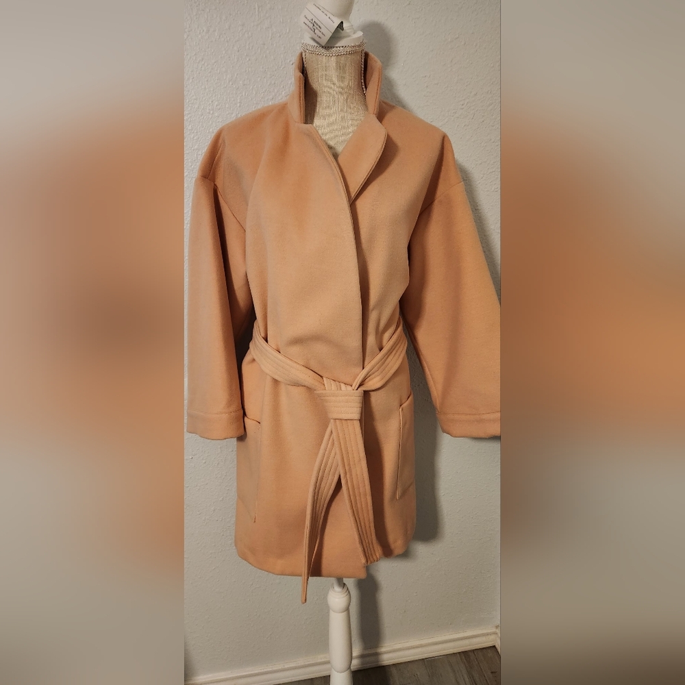 Eva Mendes coat